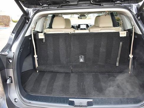 Used 2022 Toyota Highlander XLE image 7