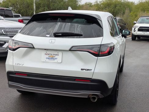 Used 2023 Honda HR-V Sport image 3