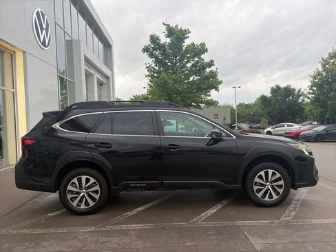 Used 2025 Subaru Outback Premium AWD/4WD image 9