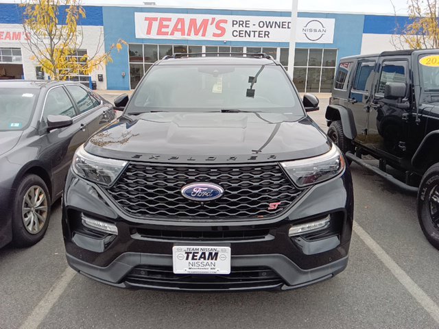 Used 2023 Ford Explorer XLT w/ Equipment Group 202A AWD/4WD image 2