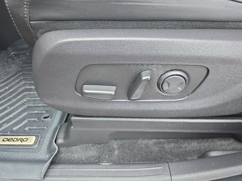 Used 2024 Kia Carnival EX FWD image 27