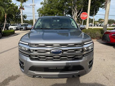 Used 2024 Ford Expedition Platinum AWD/4WD image 2