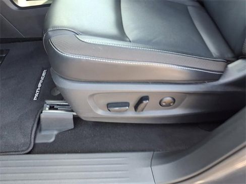 Certified 2024 Nissan Pathfinder SL image 5