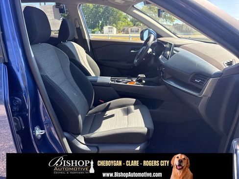 Used 2023 Nissan Rogue SV AWD/4WD image 16