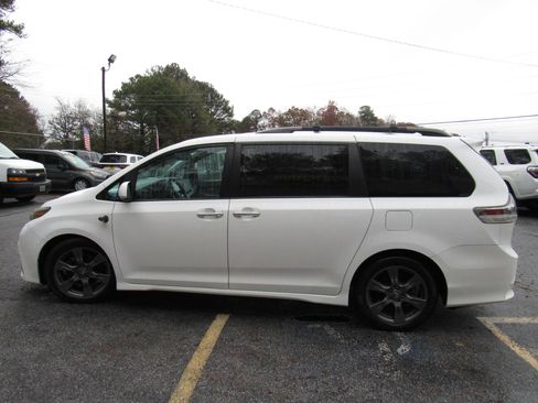 Used 2019 Toyota Sienna SE w/ SE Preferred Package FWD image 6