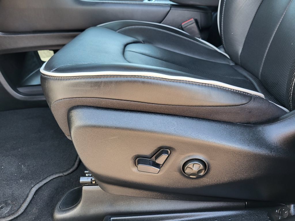 Used 2026 Chrysler Pacifica Limited AWD/4WD image 24