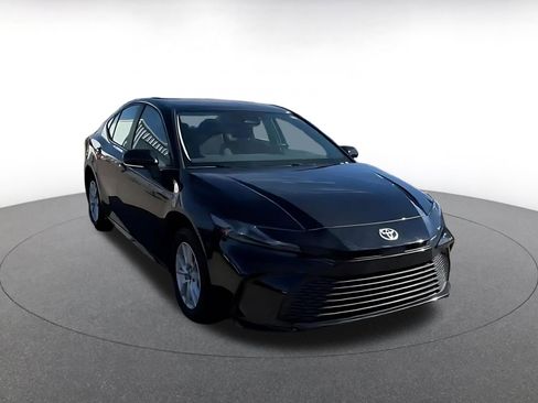 Used 2025 Toyota Camry LE image 4