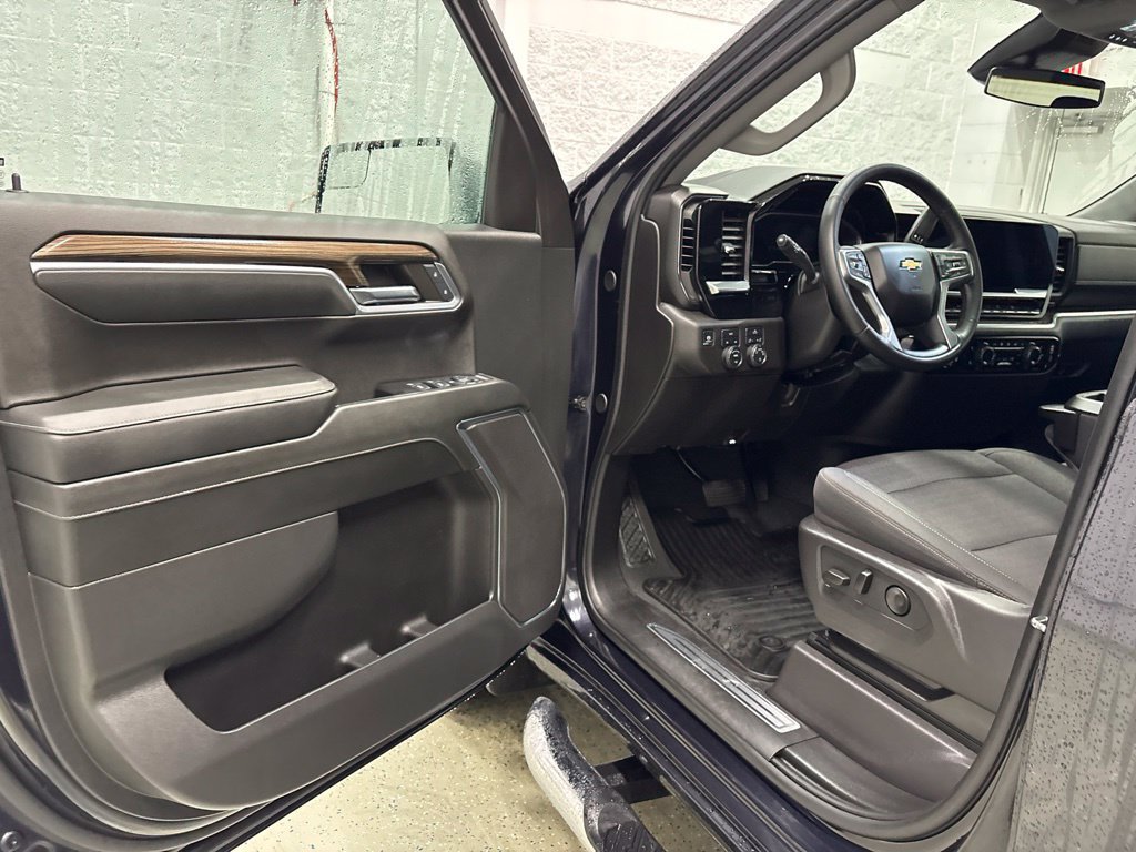 Used 2024 Chevrolet Silverado 1500 LT AWD/4WD image 15