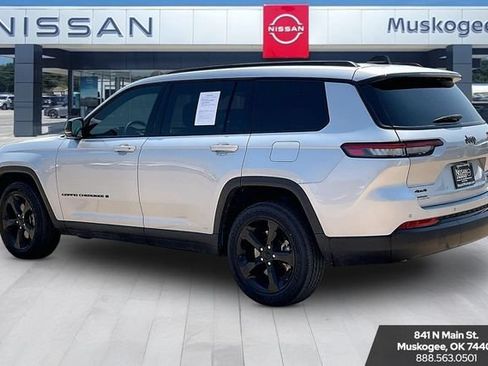 Used 2024 Jeep Grand Cherokee L Limited w/ Black Appearance Package AWD/4WD image 4