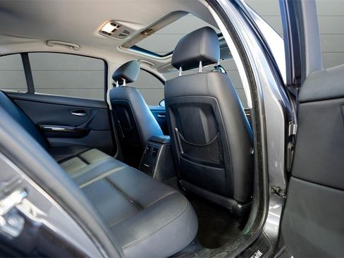 Used 2006 BMW 325i Sedan image 26