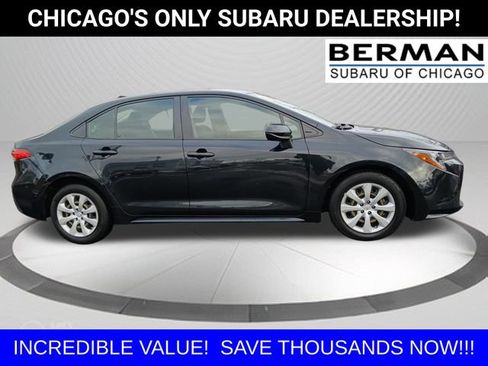 Used 2021 Toyota Corolla LE image 3