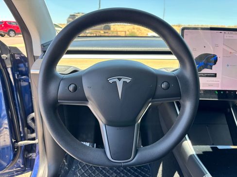 Used 2021 Tesla Model Y Long Range AWD/4WD image 18