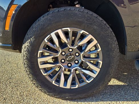 Used 2025 Chevrolet Tahoe Z71 image 11