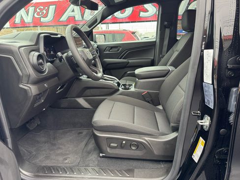 Used 2024 Chevrolet Colorado Trail Boss image 11