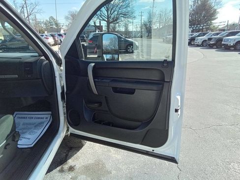 Used 2011 Chevrolet Silverado 2500 LT w/ Interior Plus Package image 3