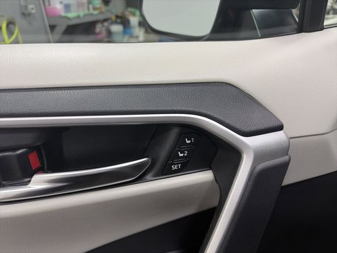 Used 2021 Toyota RAV4 XLE Premium image 26