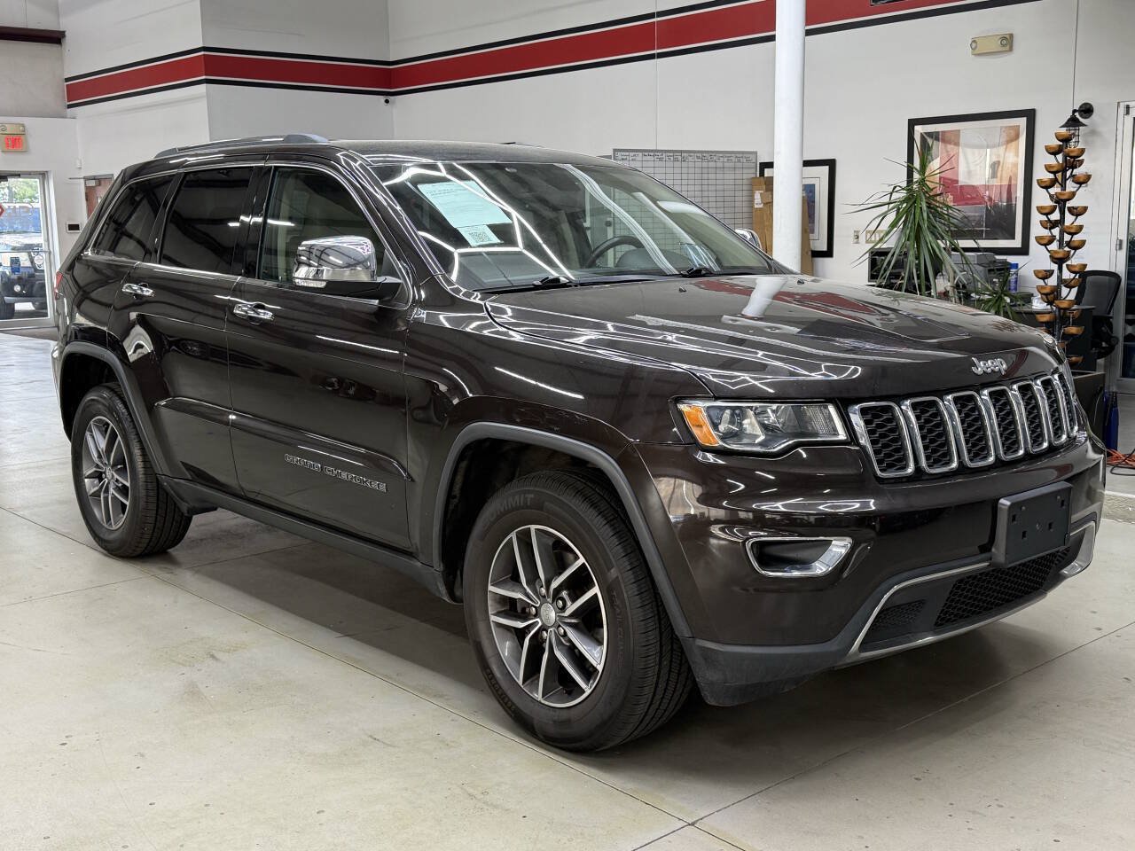 Used 2017 Jeep Grand Cherokee Limited w/ Trailer Tow Group IV AWD/4WD image 2