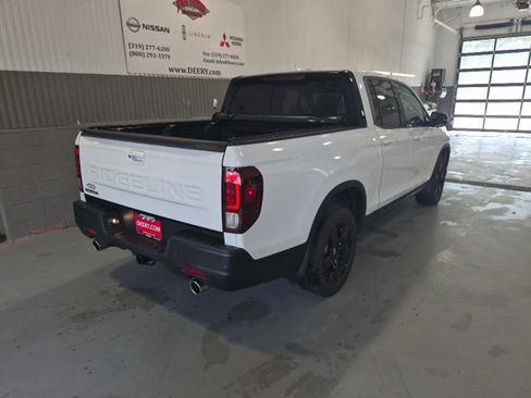 Used 2025 Honda Ridgeline Black Edition image 3