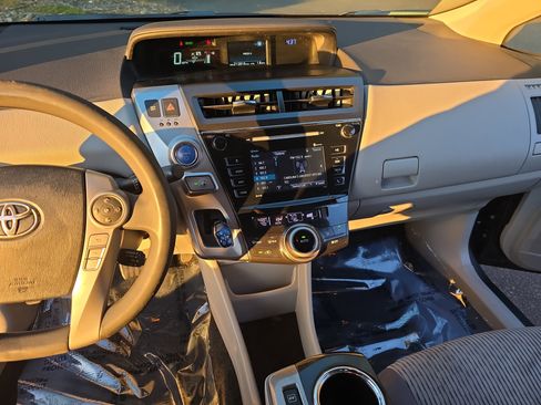 Used 2016 Toyota Prius V Three image 20