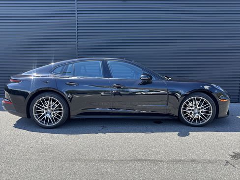 Certified 2025 Porsche Panamera image 9