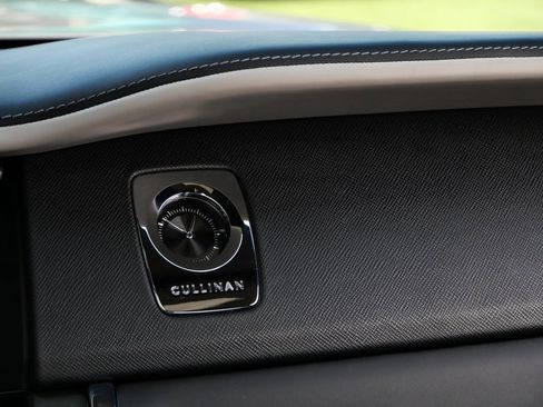 Used 2021 Rolls-Royce Cullinan image 14