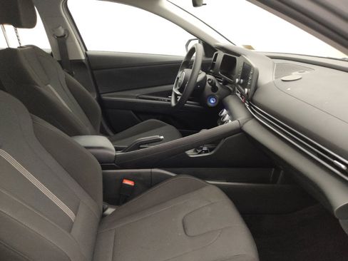 Used 2025 Hyundai Elantra SE FWD image 21