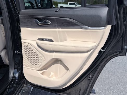 Used 2025 Jeep Grand Cherokee Limited w/ Luxury Tech Group II RWD image 33