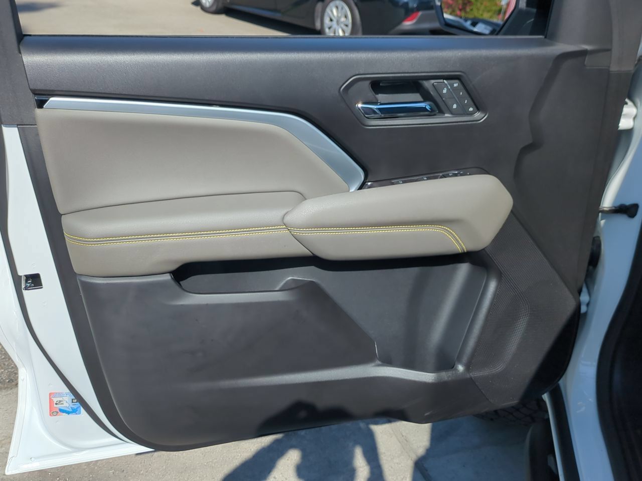 Used 2025 Chevrolet Colorado ZR2 w/ Technology Package AWD/4WD image 23