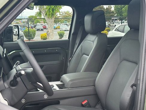 New 2026 Land Rover Defender 130 X-Dynamic SE AWD/4WD image 5