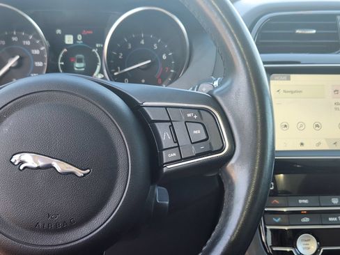Used 2019 Jaguar F-PACE Premium AWD/4WD image 15