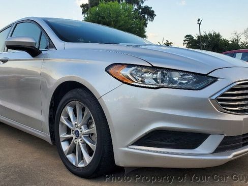 Used 2017 Ford Fusion SE image 8