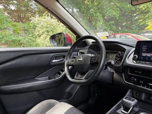 Used 2025 Nissan Rogue SV AWD/4WD image 36
