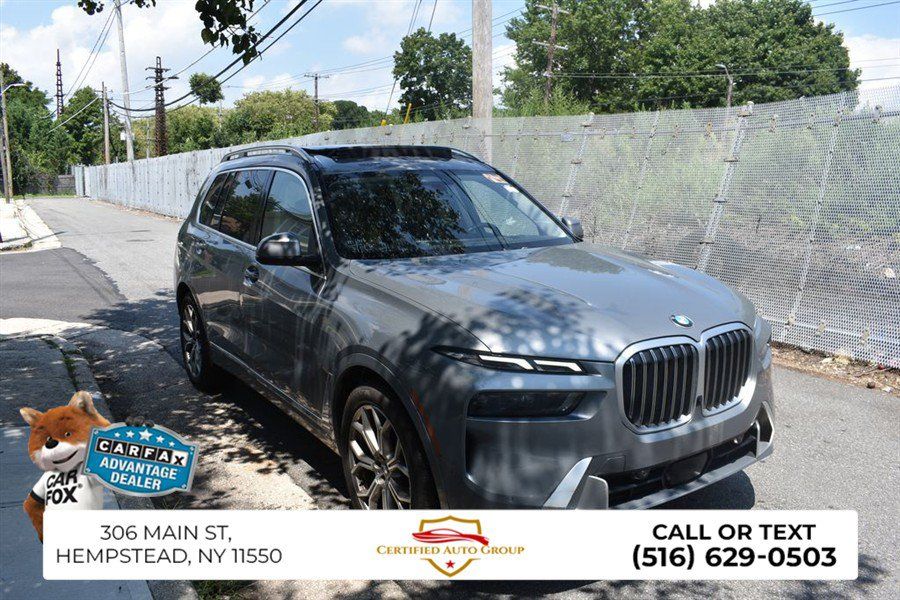 Used 2025 BMW X7 xDrive40i AWD/4WD image 4