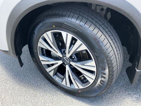 Used 2023 Nissan Rogue SV AWD/4WD image 9