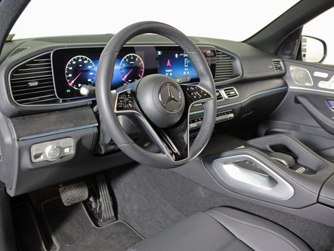 Used 2025 Mercedes-Benz GLS 450 4MATIC image 15