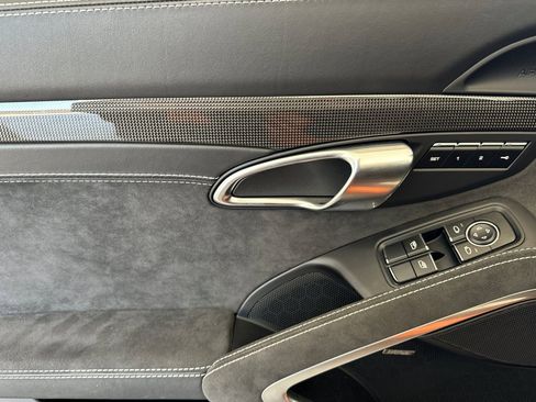 Used 2018 Porsche 911 Targa 4 GTS image 13