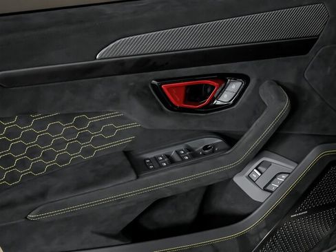 Used 2023 Lamborghini Urus Performante AWD/4WD image 18