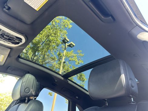 Used 2017 Porsche Macan AWD/4WD image 30