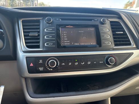 Used 2015 Toyota Highlander LE image 20