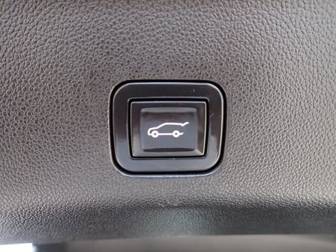 Used 2021 GMC Yukon Denali w/ Denali Premium Package AWD/4WD image 9