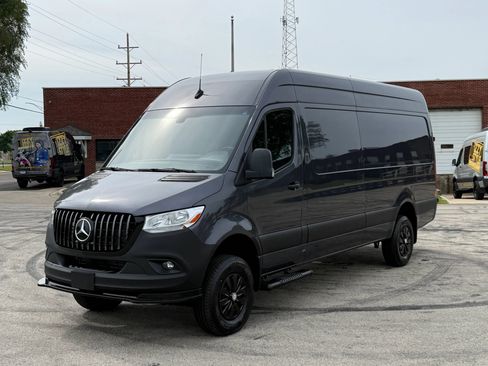 Used 2021 Freightliner Sprinter 2500 AWD/4WD image 3