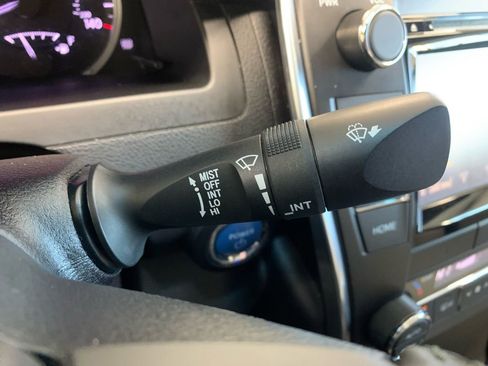 Used 2017 Toyota Camry SE w/ Moonroof Package image 35