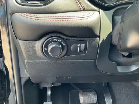 Used 2025 Dodge Durango GT AWD/4WD image 28