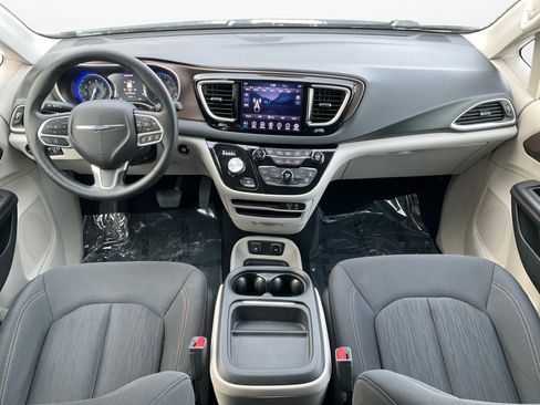 Used 2019 Chrysler Pacifica Touring Plus w/ Advanced Safetytec Group image 10