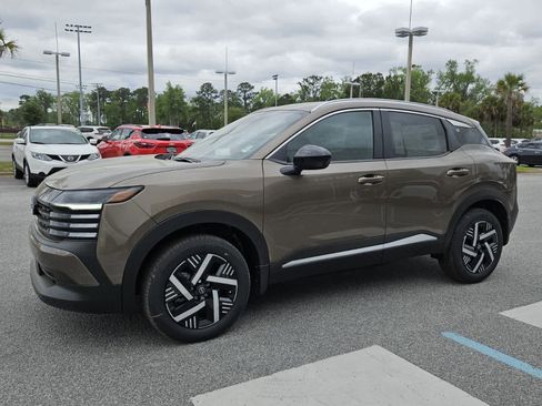 New 2026 Nissan Kicks SV FWD image 2