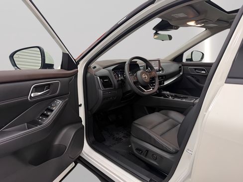 Used 2021 Nissan Rogue SV w/ Premium Package FWD image 11