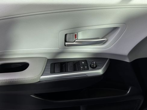 Used 2025 Toyota Sienna XLE w/ XLE Plus Package FWD image 30