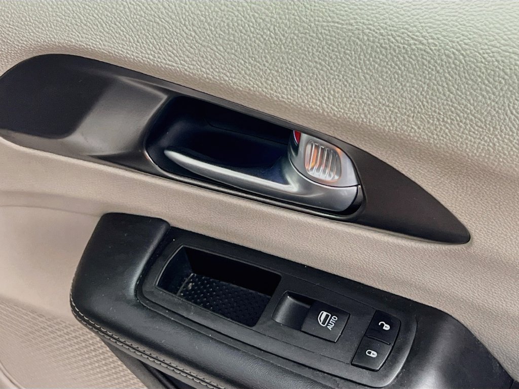Used 2024 Chrysler Pacifica Touring-L FWD image 29