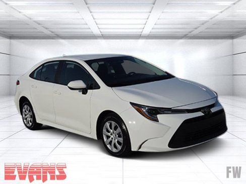 Certified 2025 Toyota Corolla LE FWD image 1
