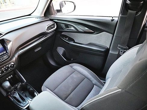 Used 2022 Chevrolet TrailBlazer LT w/ Convenience Package image 21